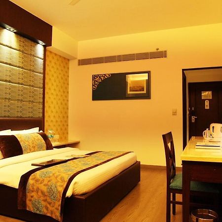 Country Inn & Suites Haridwār Exterior foto