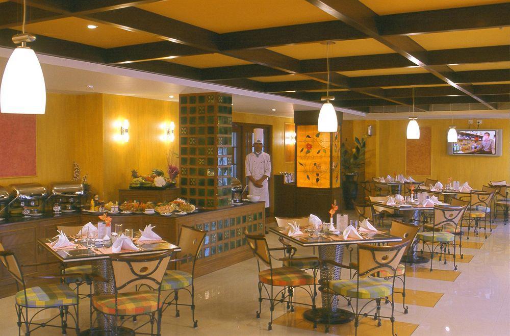 Country Inn & Suites Haridwār Restaurant foto